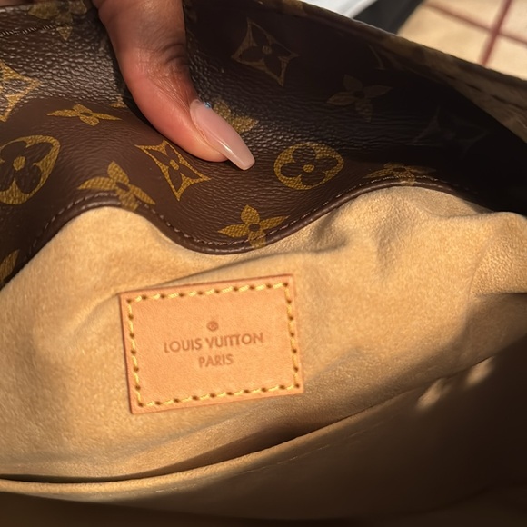 Authentic Louis Vuitton Artsy MM - Picture 7 of 14